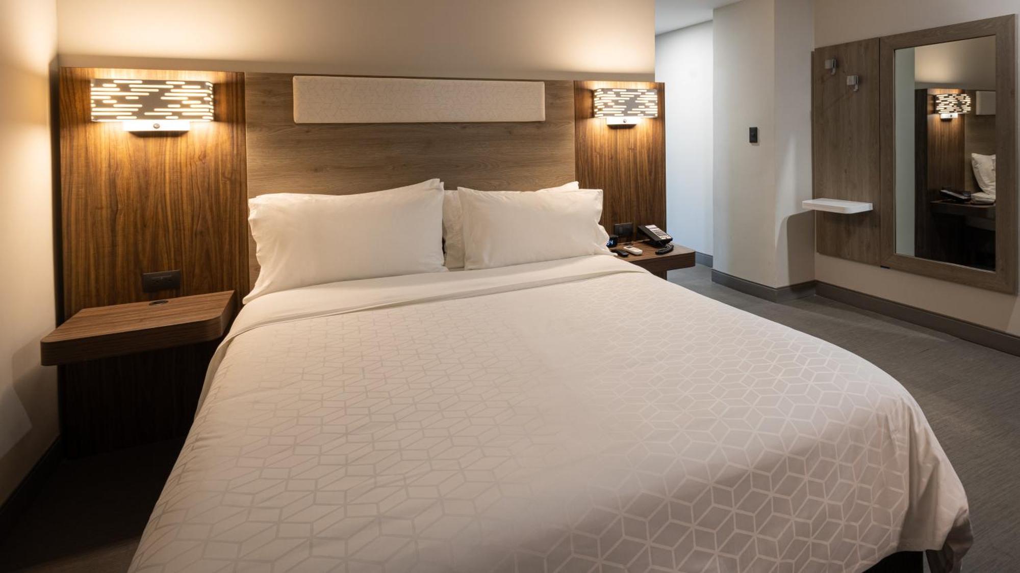 Holiday Inn Express Morelia Centro Historico Екстериор снимка