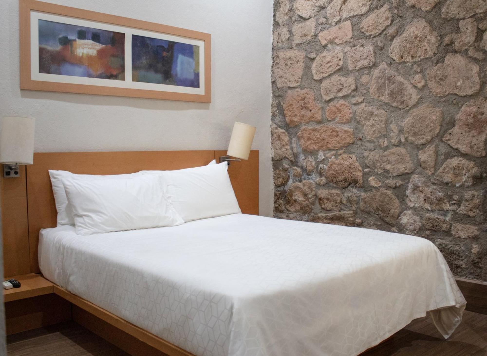 Holiday Inn Express Morelia Centro Historico Екстериор снимка