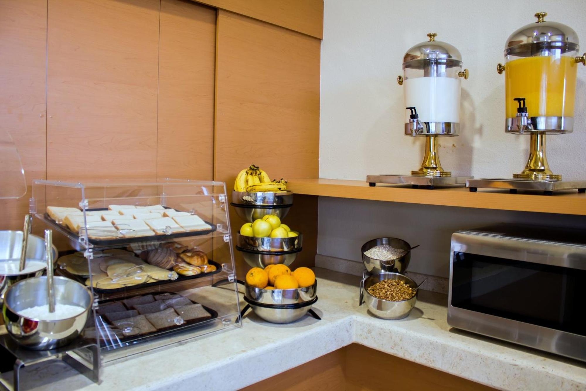 Holiday Inn Express Morelia Centro Historico Екстериор снимка